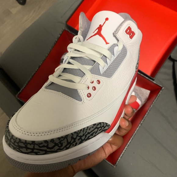 Authentic Jordan 3 Fire reds - Picture 4 of 7